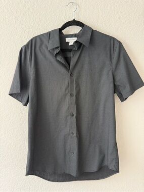 Calvin Klein Men's Short-Sleeve Microdot Button-Down Shirt